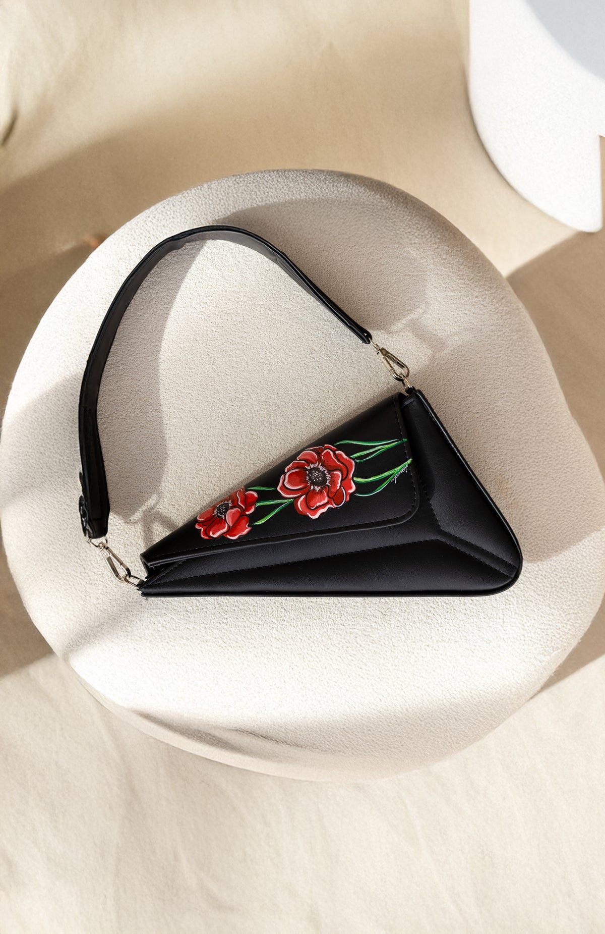 Gun Triangle Shoulder Cross Bag(Poppy Anemone)