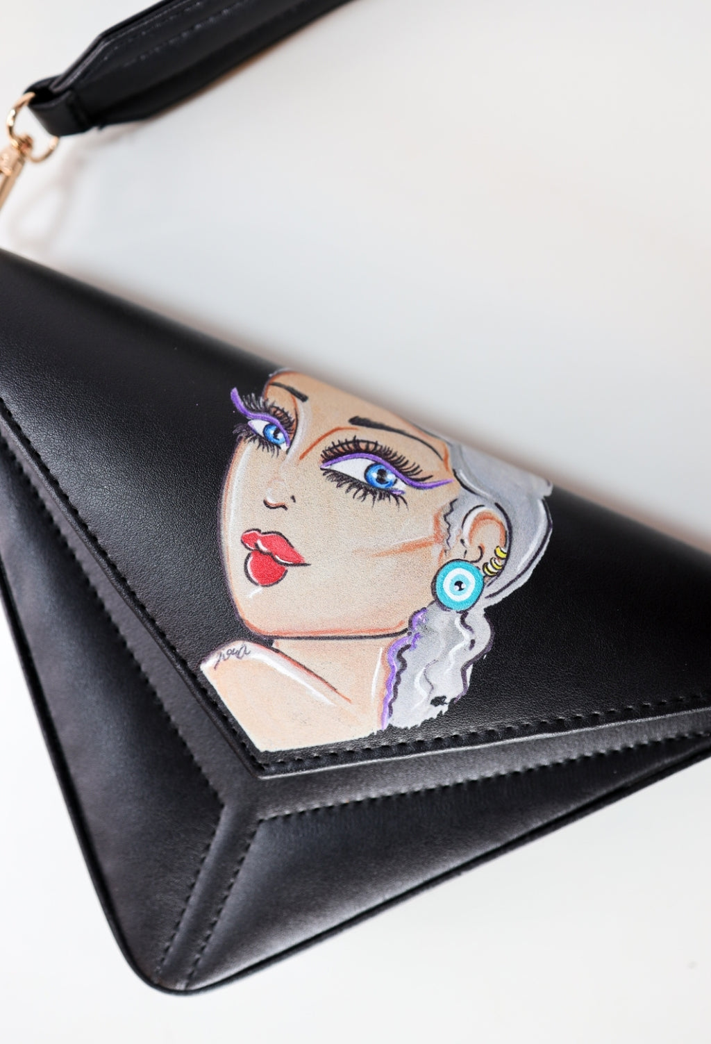 Artistic silver lady bag