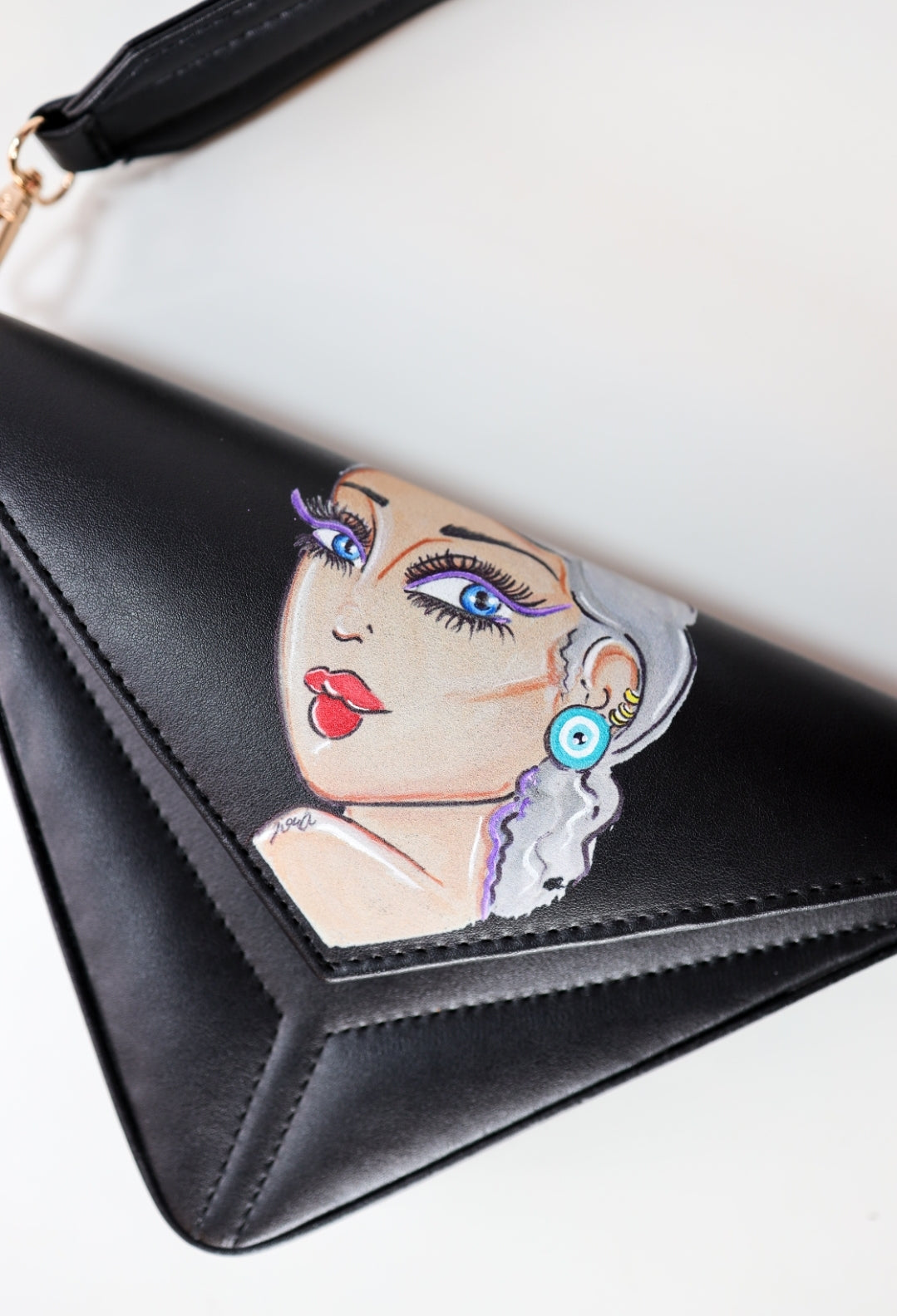 Artistic silver lady bag